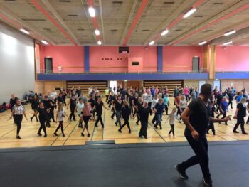 Rörelse, glädje och gemenskap – vi dansar Linedance!