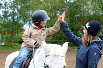 Halvdagsläger på Röbäcks 4H-gård!