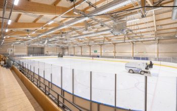 Åk skridskor i ishall 2 på Nolia