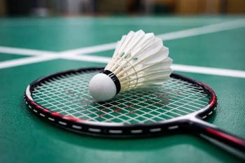 Spela racketsport på Badmintonstadion