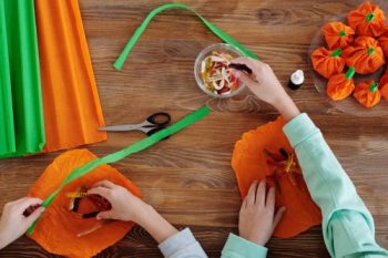 Halloweenpyssel på Västangård fritidsgård